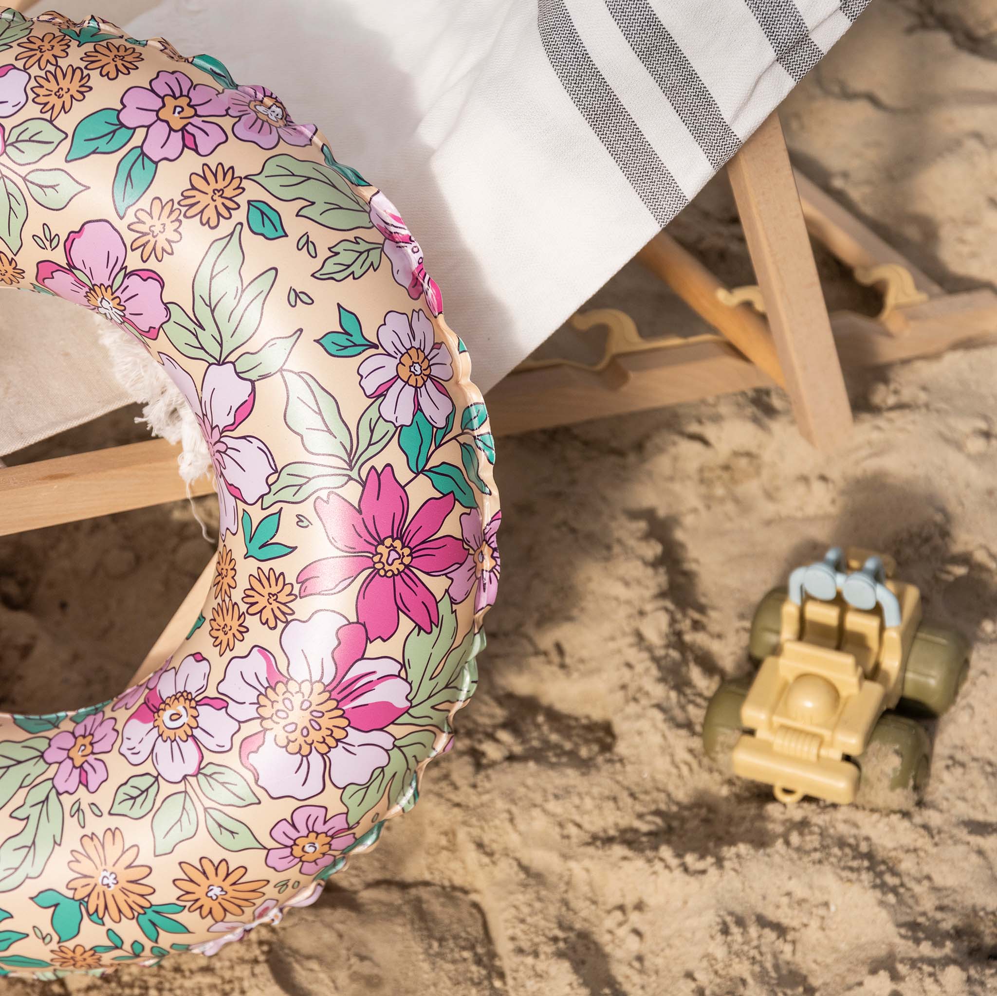 Meerkleurig Swim Essentials | Blossom  Meerkleurige Zwemband Ø 90 cm for wholesale on Faire1