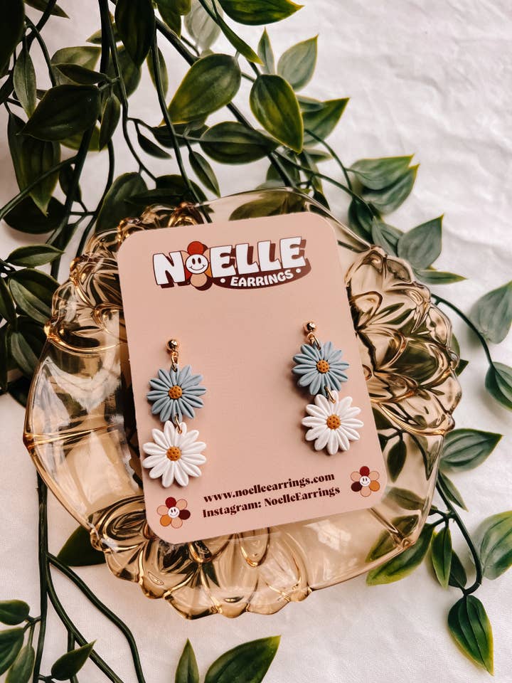 Doppelte Blumenanhänger mit mehreren Blumen | Blumen-Ohrringe aus Fimoton für den Großhandel von Noelle Earrings