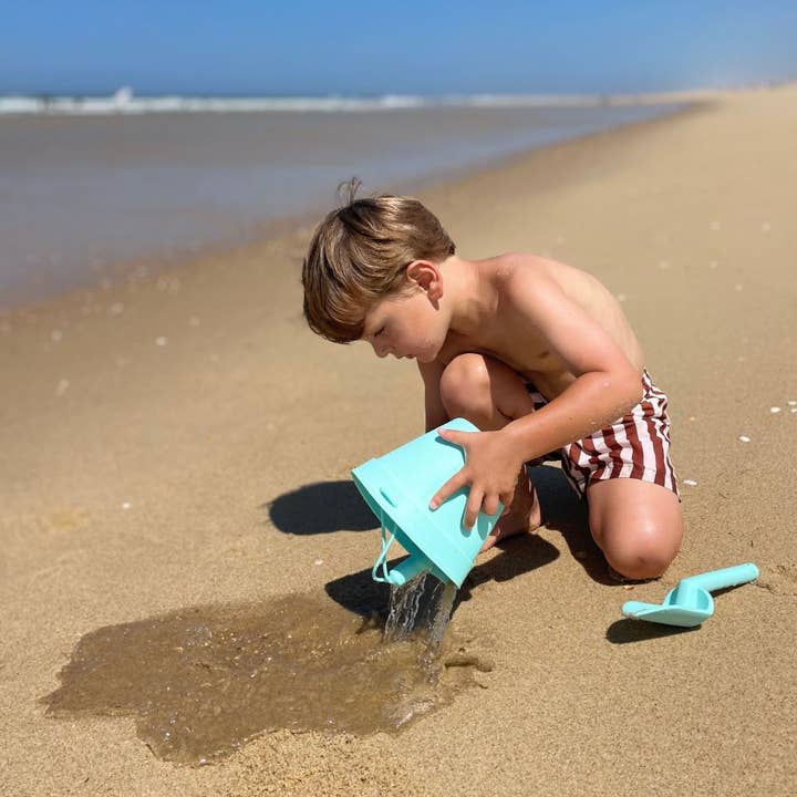 PETIKIDS - Wholesale Beach/Pool Toy - Kids & Baby - Silicone beach toys (bucket, shovel, and 4 accessories)4