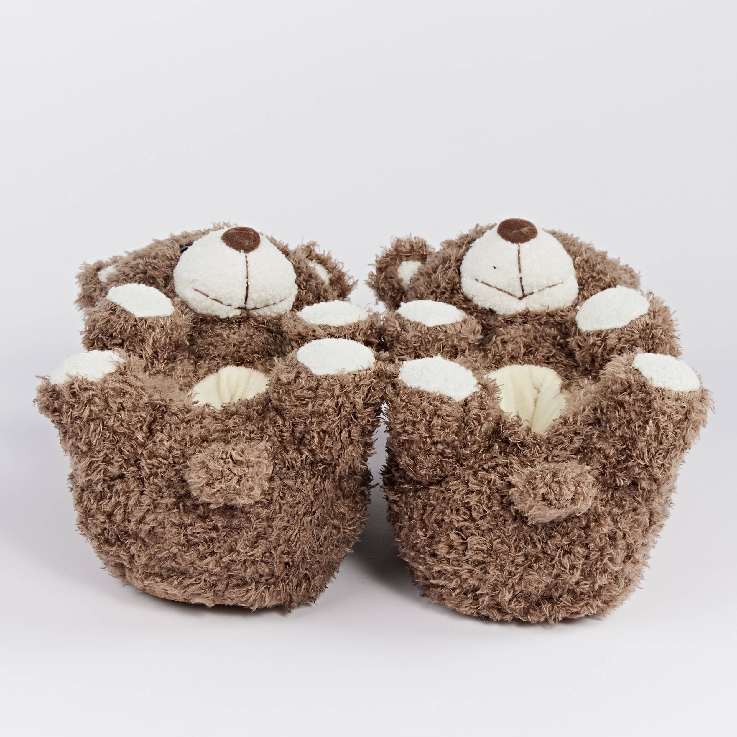 Oooh Yeah/Sock It Up/Oooh Geez Slippers – wholesale Tofflor - Barn – Mocha the Bear | Barnens söta fluffiga mysiga halkfria tofflor1