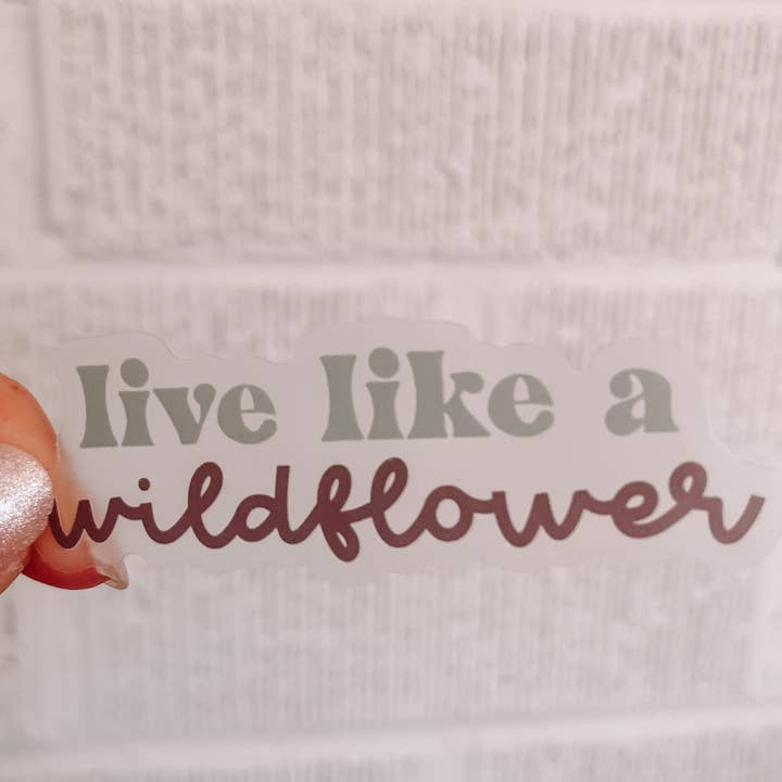 Autocollants transparents en vinyle « Live Like a Wildflower » pour la vente par Maddie Green Designs