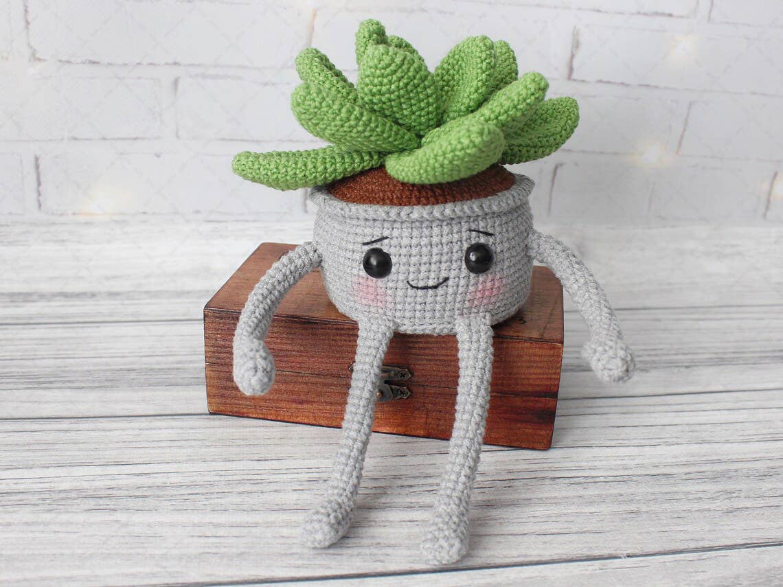 TOMOPOD LLC - Wholesale Decorative Tabletop Object - Crochet Smiling Succulent Plant Pot, Plant Lover Gift Decor7