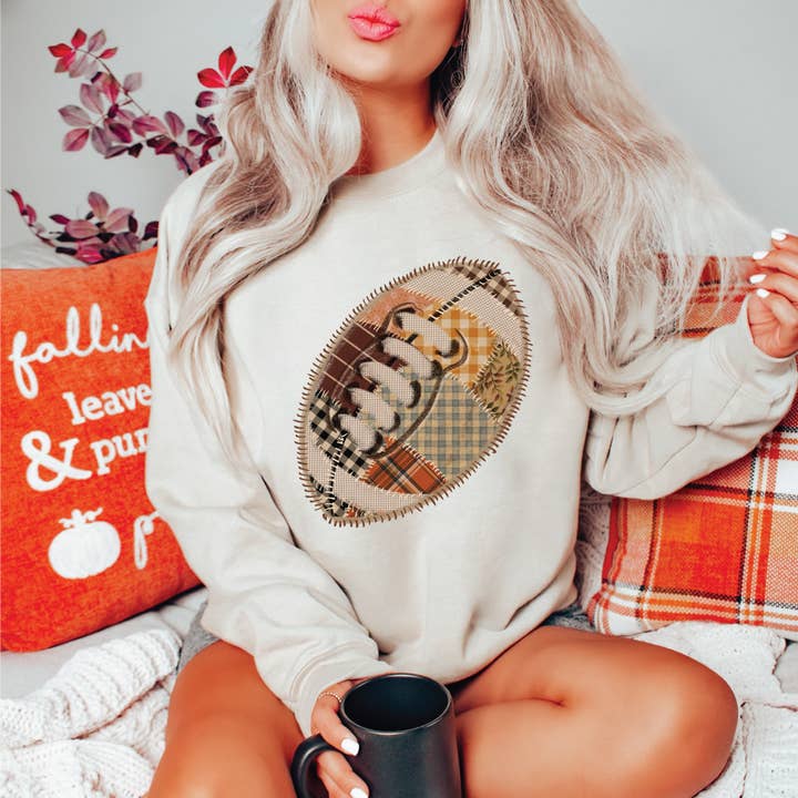 Maglione Grafico Patch Football per la vendita all'ingrosso da parte di Southern Attitude Designs Inc