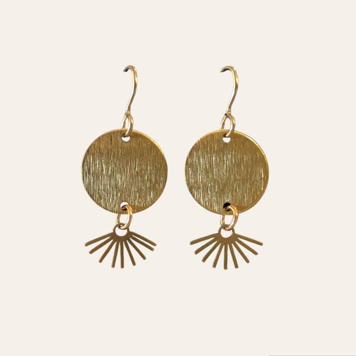 Orecchini Cleo per la vendita all'ingrosso da parte di June & Simple - by Hadas Kol