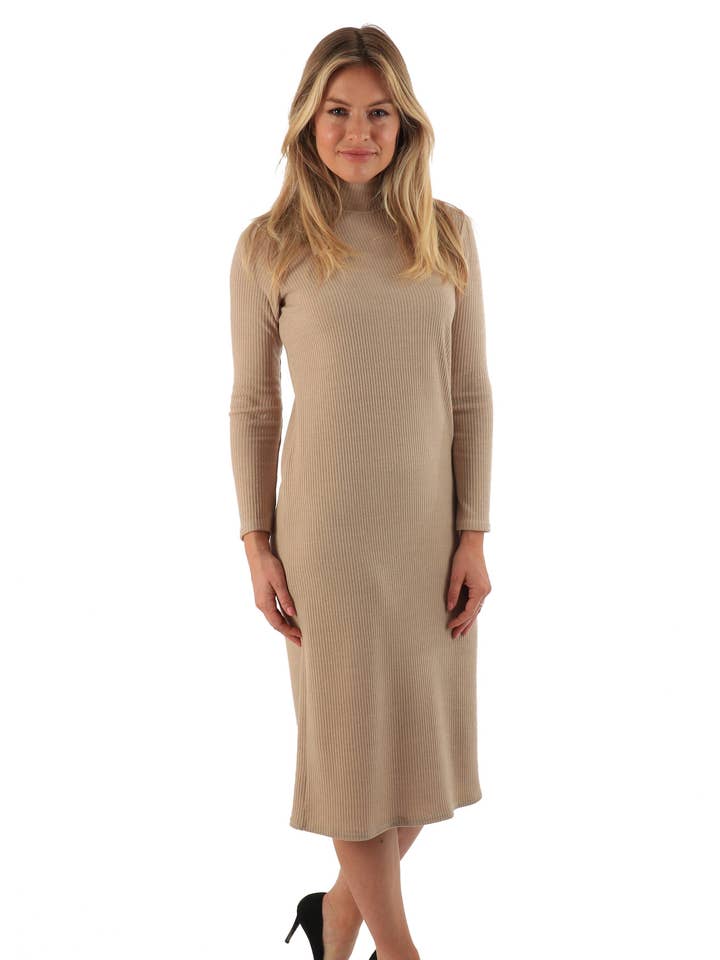 Cremefarbenes geripptes Kleid für den Großhandel von Marina Kaneva