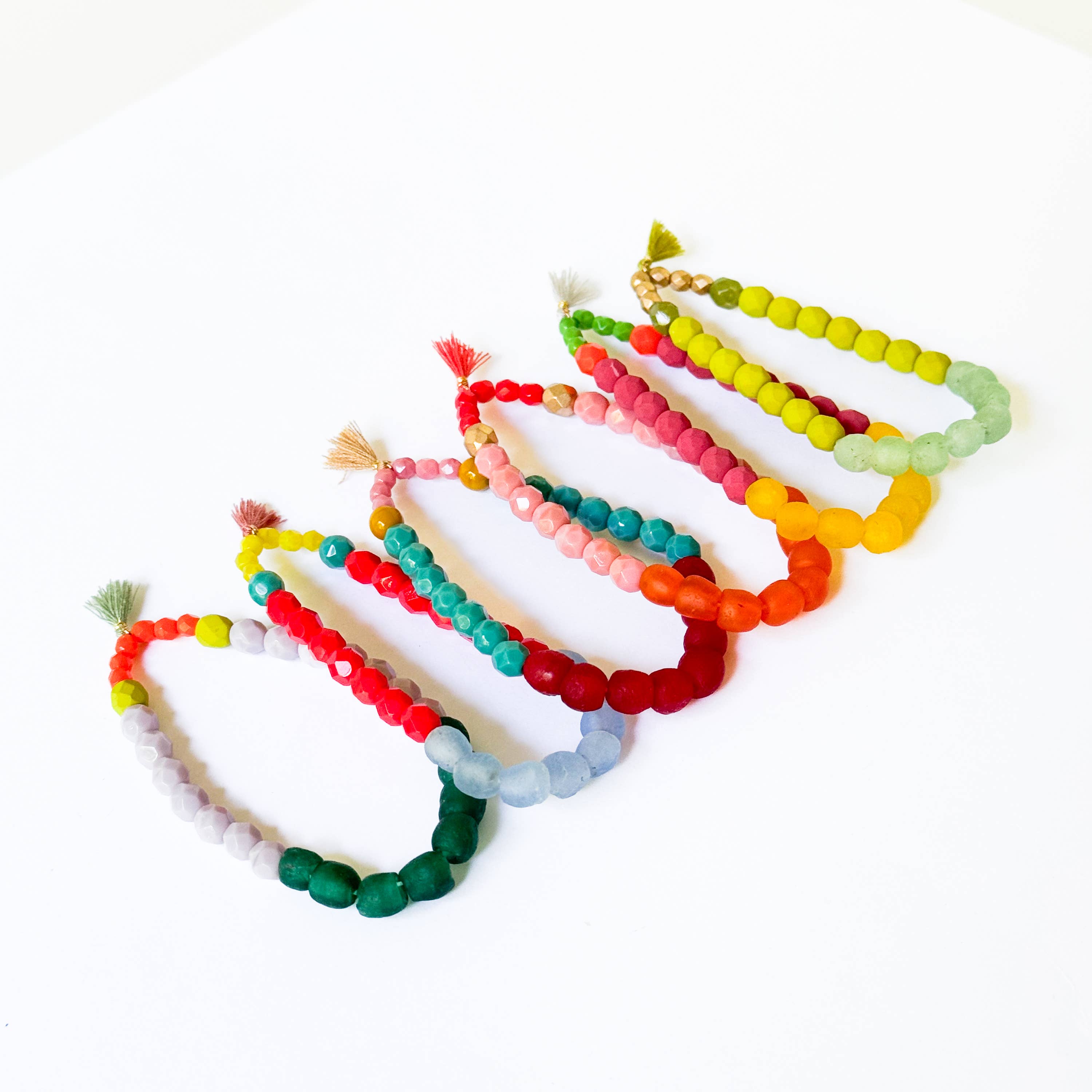 Nest Pretty Things - Vente Bracelet de perles - Bracelet en verre africain recyclé multicolore et perles mélangées 8