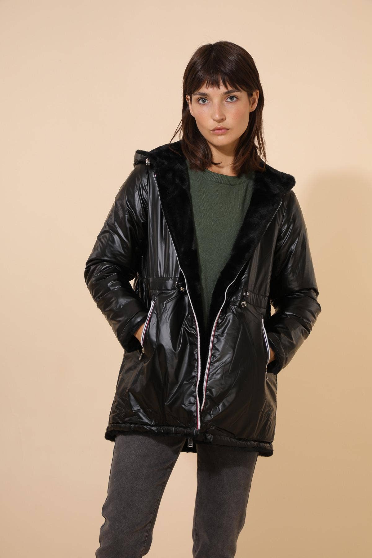 Attrait Paris - Wholesale Jas - Dames - Halflange omkeerbare bontjas met capuchon6