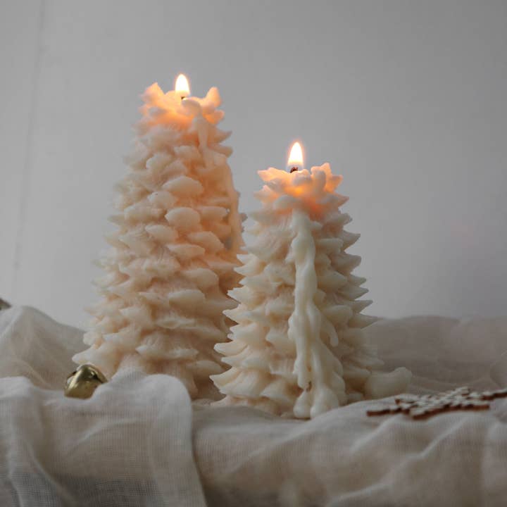 Mae Fleur - Wholesale Novelty Candle - Traditional Pine Christmas tree candle