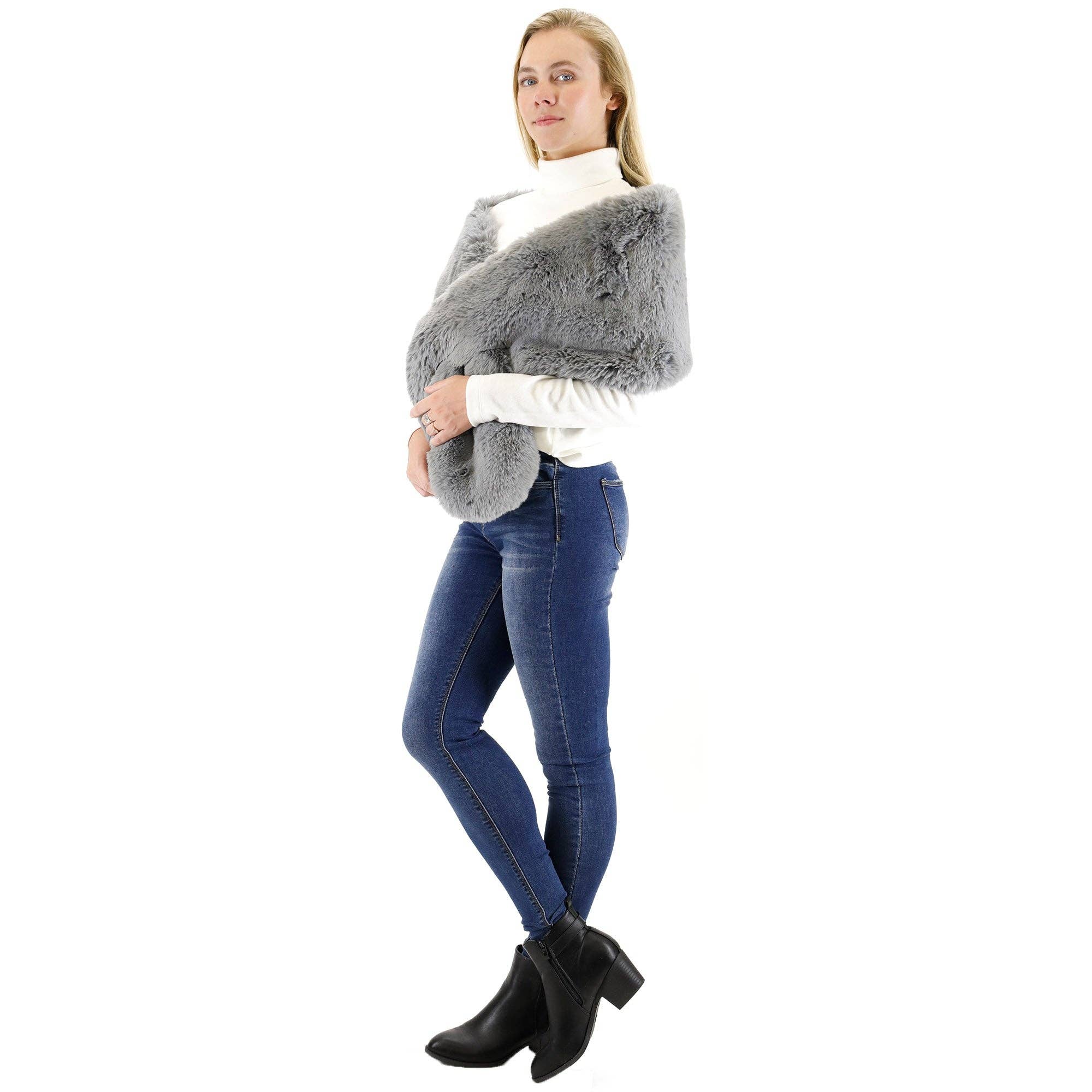 TAPA fashion - Venta al por mayor Abrigos de piel/piel sintética - Mujer - Chal ancho de piel de visón P3735 (3 piezas)24