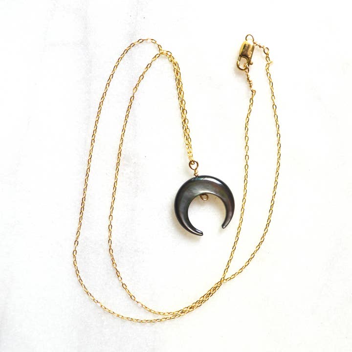 Collar Blacklip Shell Crescent para venta al por mayor de Salty But Sweet