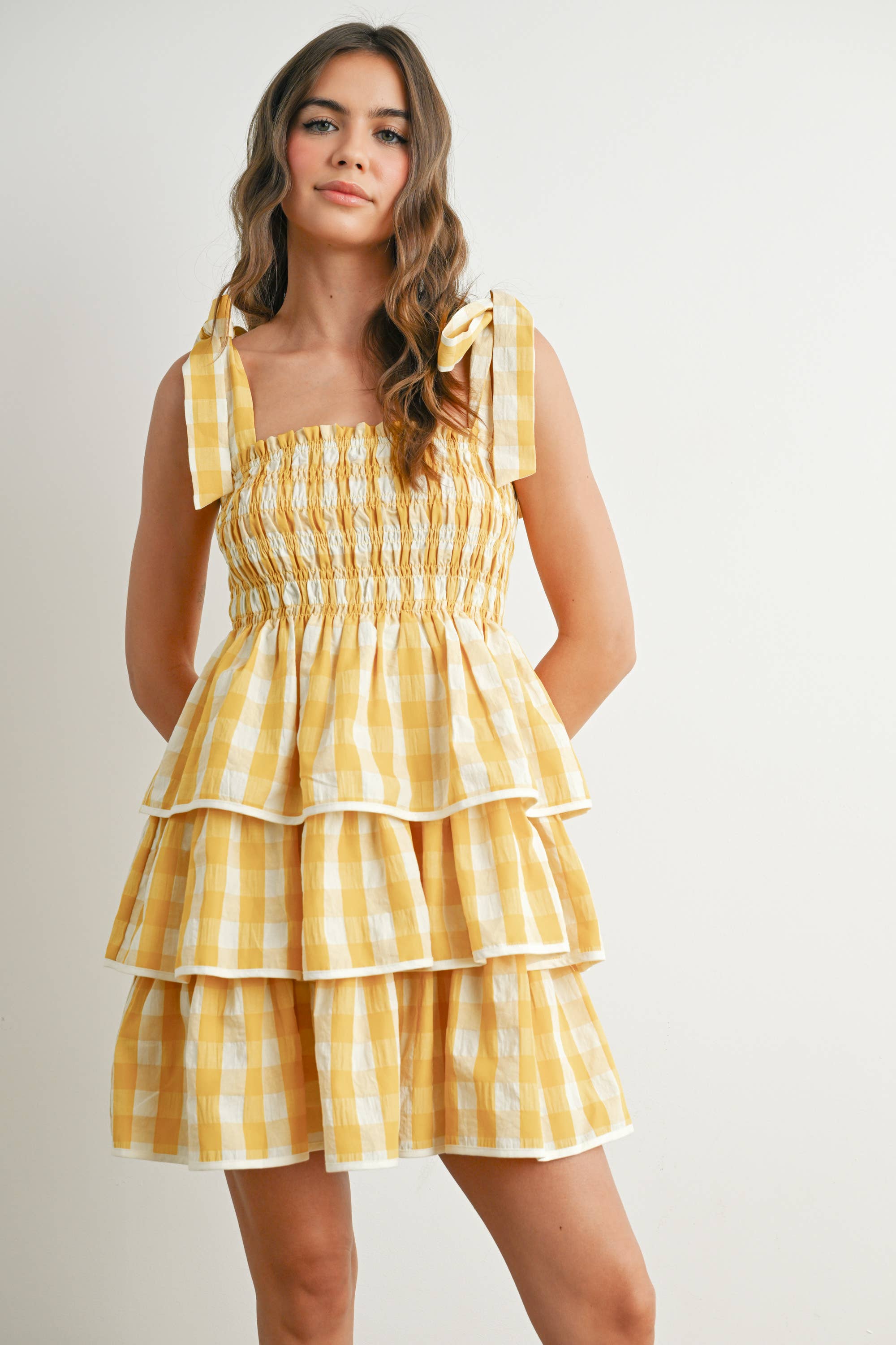 BUTTERMELON – wholesale Klänning - Dam – Klänning med knytband och volanger - BMD771414