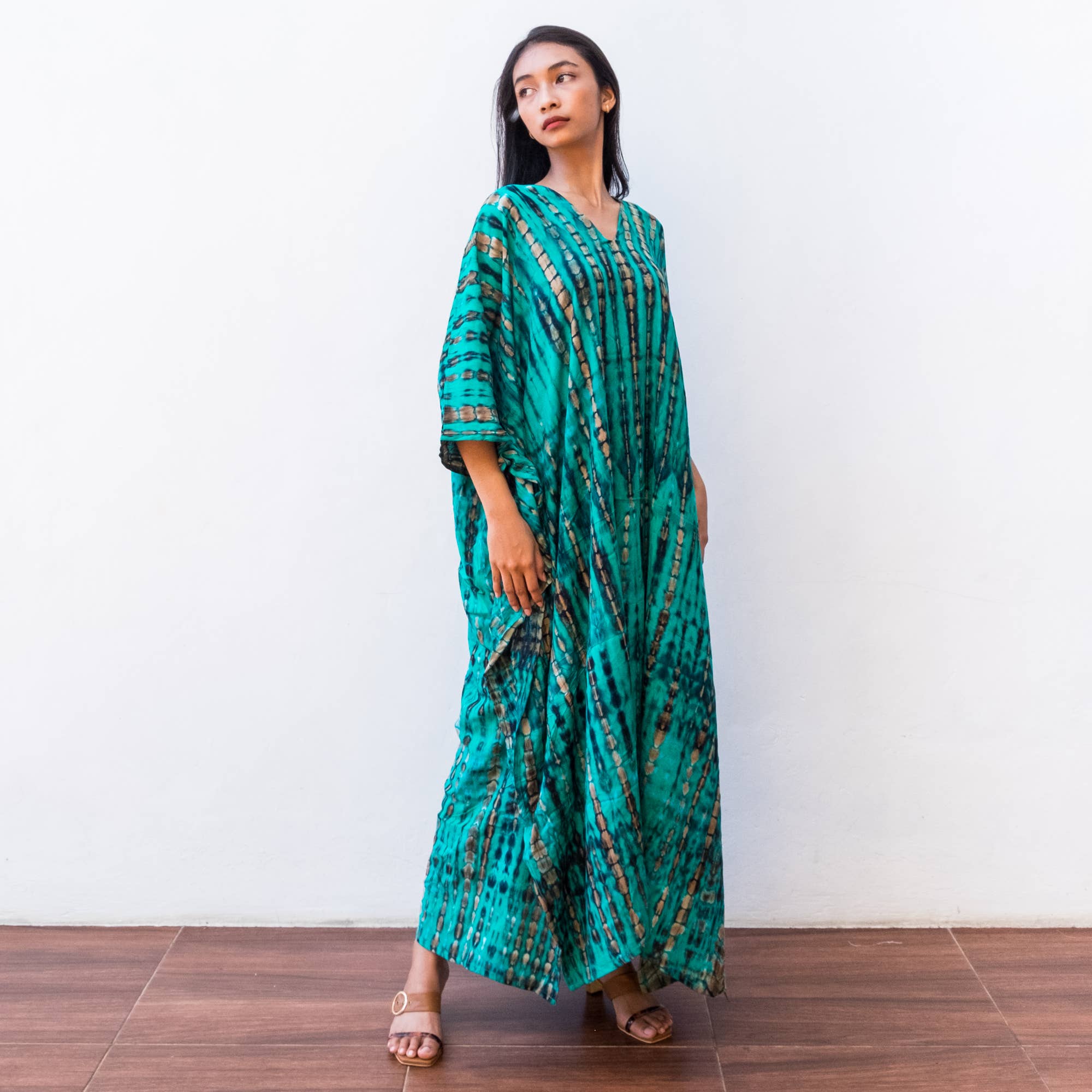 Bali Harvest – Großhandel Kaftan – Damen – Batik-Kaftankleid (Türkis) Sommerkleid Strandresort-Kleidung1