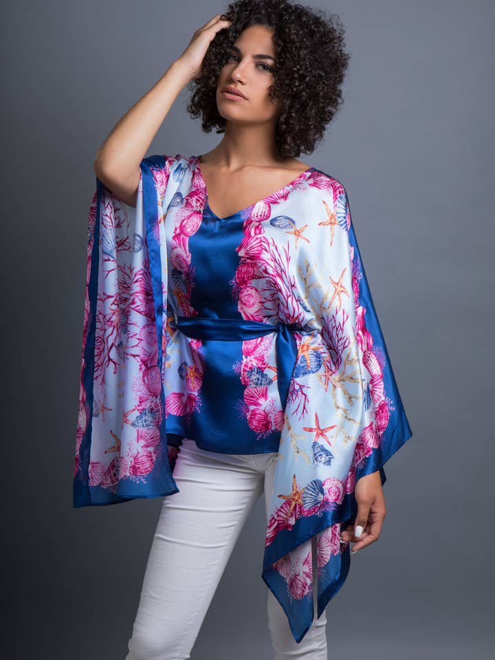 Kaftan blus med bälte - marin foulard print för wholesale av IDDA
