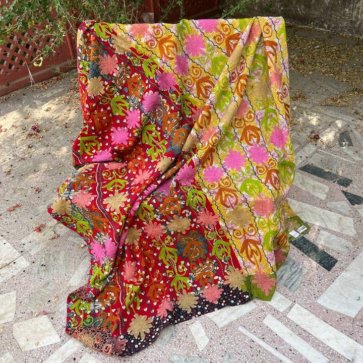 Bhawana Handicrafts - Wholesale Quilt - Stunning Vintage Suzani Kantha Quilt Embroidery Cotton Quilt