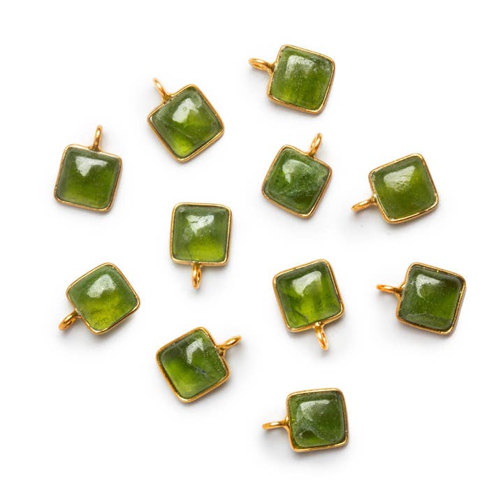 8mm Vermeil Indfattet Idocrase Firkantet Vedhæng 1 Perle for engroshandel hos The Bead Traders