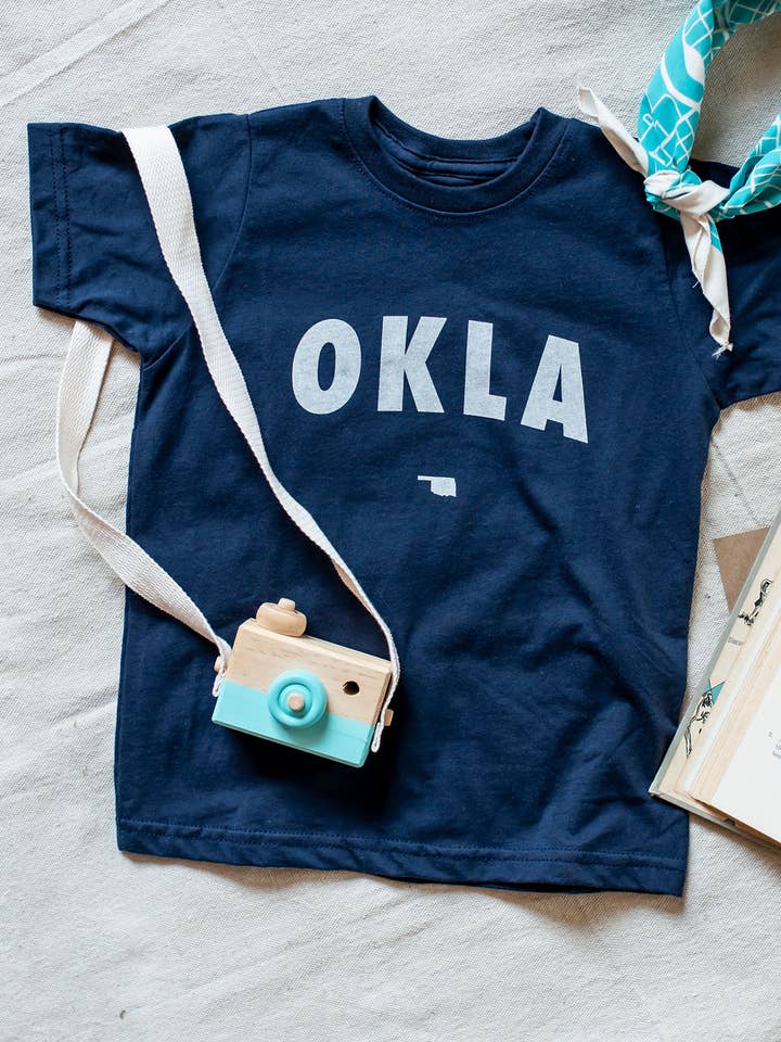 Camiseta OKLA Kids para venta al por mayor de Shop Good