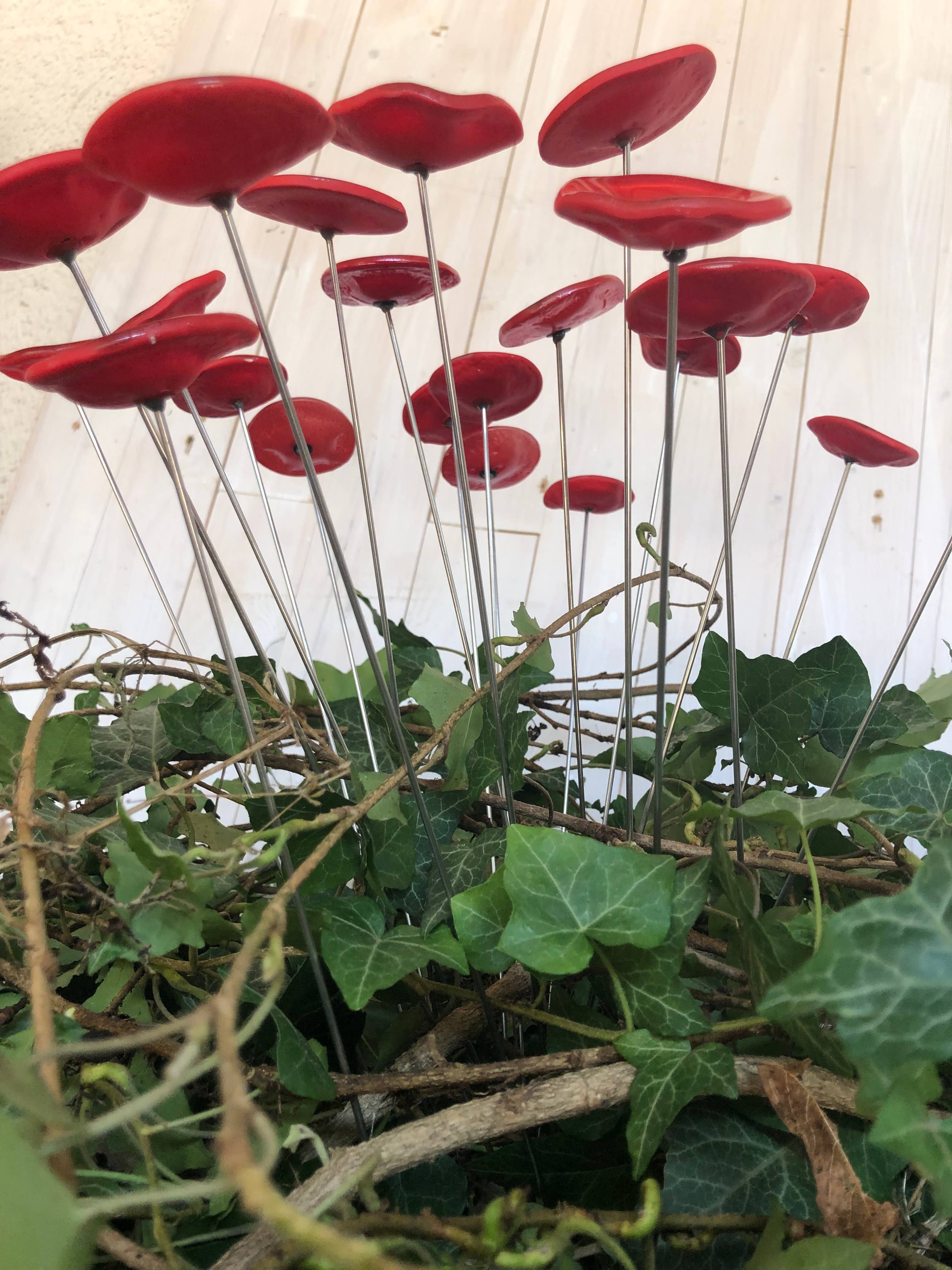 CARNEOL GLASS - Wholesale Garden/Lawn Stake - Small Glass Flower For Outside In Red31