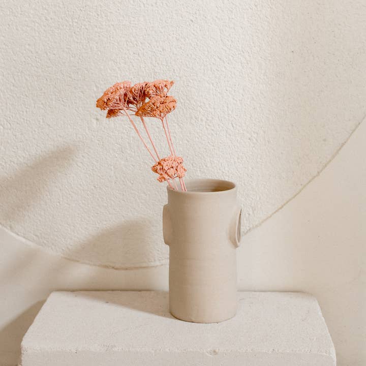 Claycraft – Großhandel Vasen – Offene Keramikvase im minimalistischen, handgefertigten Rohdesign