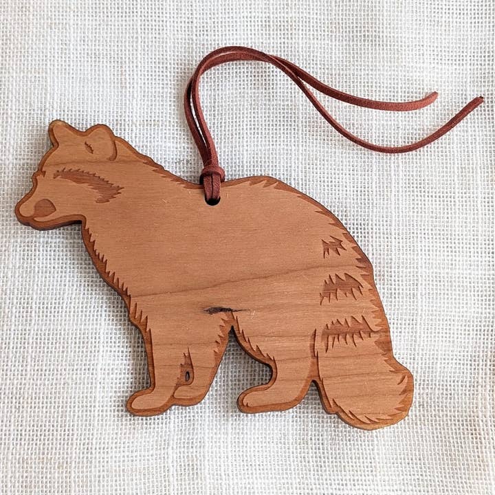 Adorno de Mapache de Madera - Madera de Cerezo - Recuerdo Hecho en Canadá para venta al por mayor de Foxwood Gifts Canada