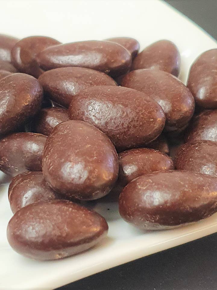 Mandler belagt med mørk chokolade - bulk - økologisk for engroshandel hos La confiserie d'antan 100%bio