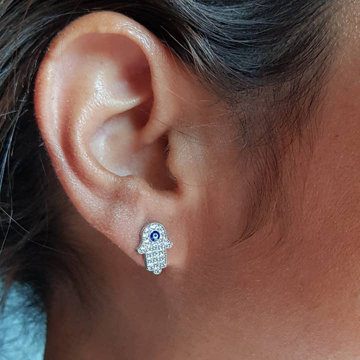 Hand van Fatima met emaille Turkse ooghanger 925 sterling voor wholesale door MYSTIC JEWELS