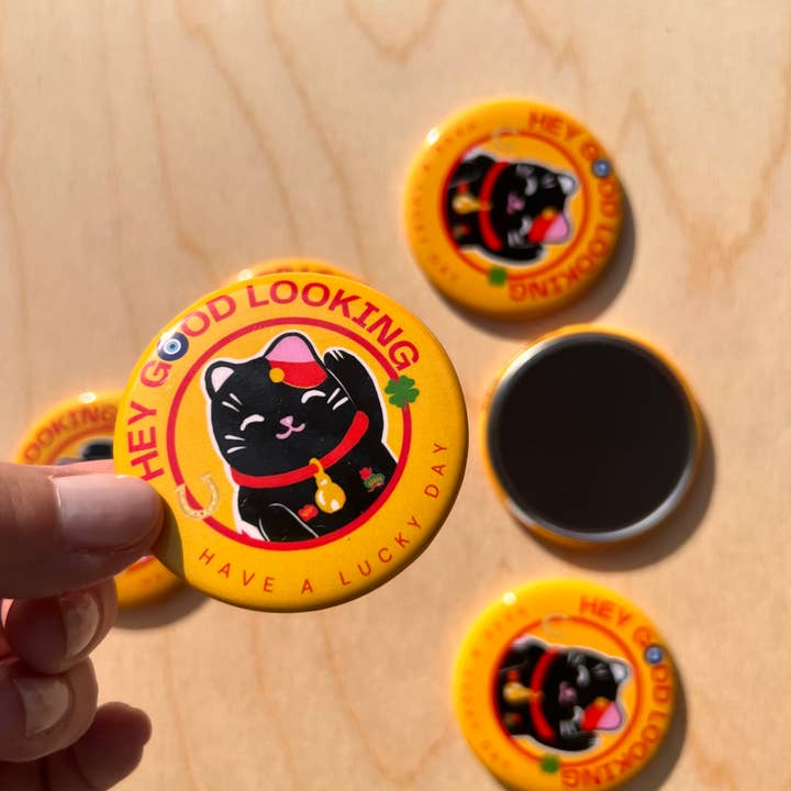 Aimant Chat Porte-Bonheur | Salut Beau/Belle pour la vente par Violet Red Studio