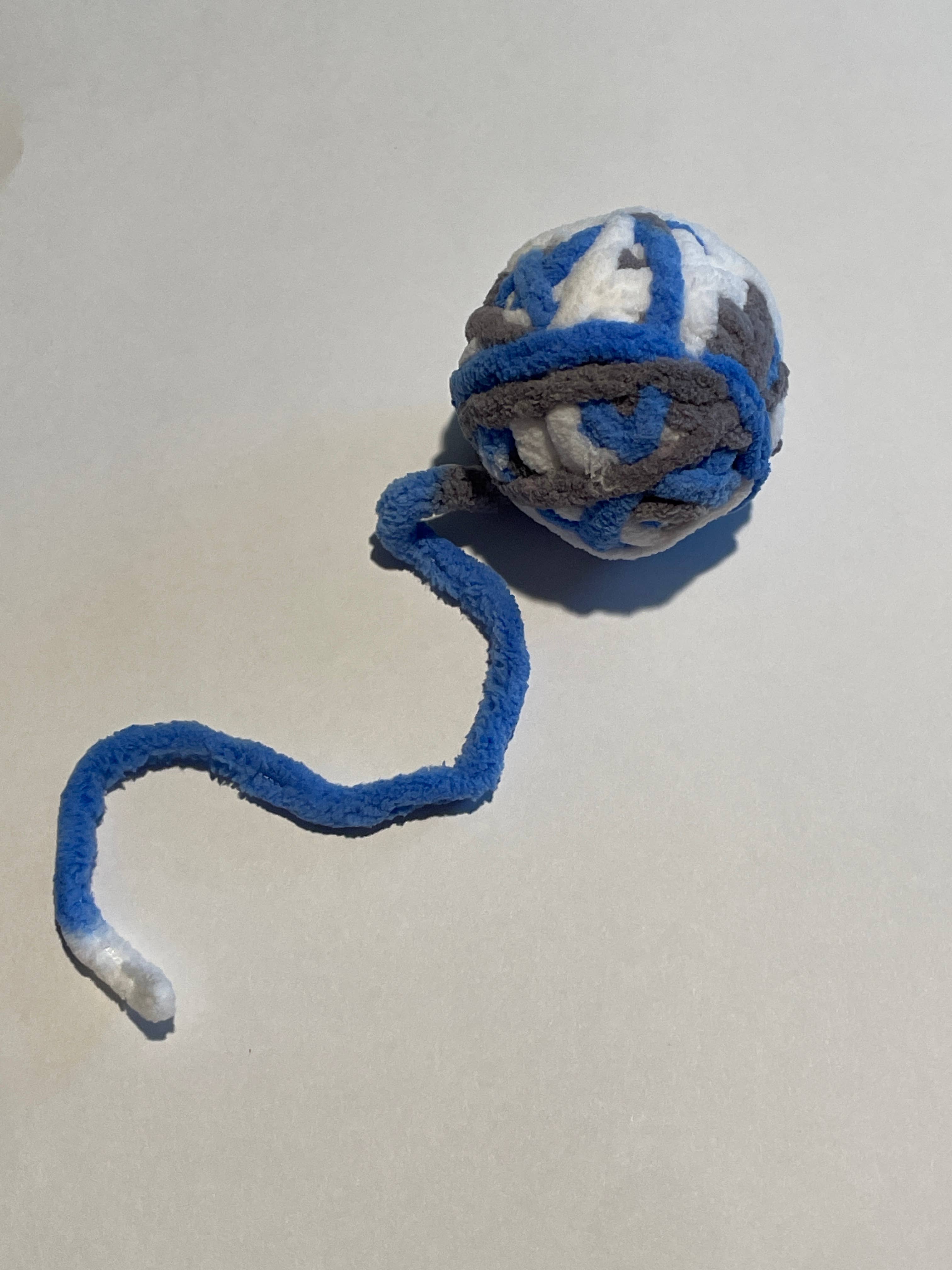 Toys N Treats Box - Wholesale Pet Toy - Cat - Kitty Cat Yarn Ball for Cats (M)1