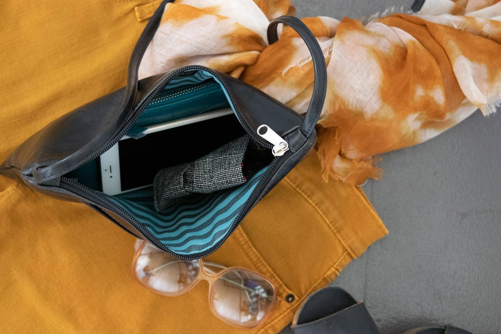 Crystalyn Kae Accessories – bolsa tiracolo - Mulher por atacado – Bolsa a Tiracolo Média Bossa Nova Alça Ajustável Trave3