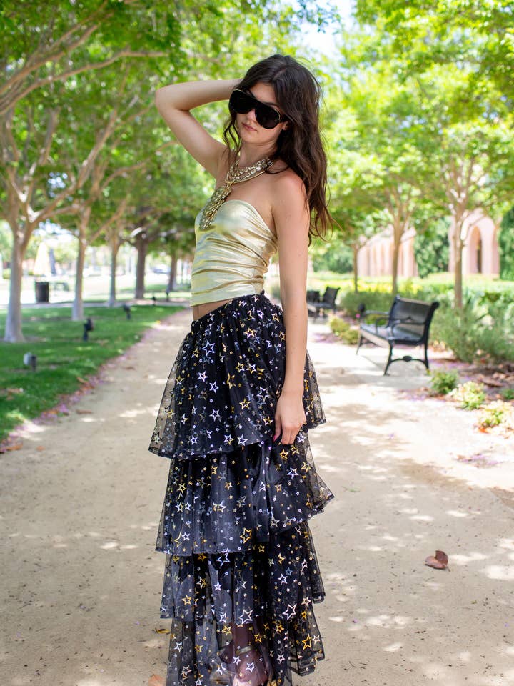 Maxi gonna a balze con stelle dorate per la vendita all'ingrosso da parte di Jennafer Grace