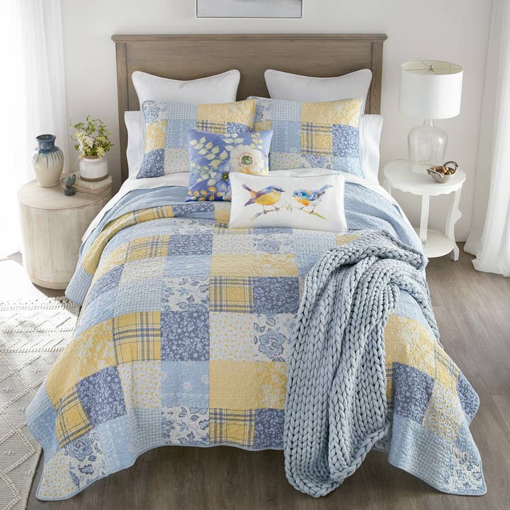 American Heritage Textiles - Wholesale Quilt - Donna Sharp Spring Flowers Quilt Set