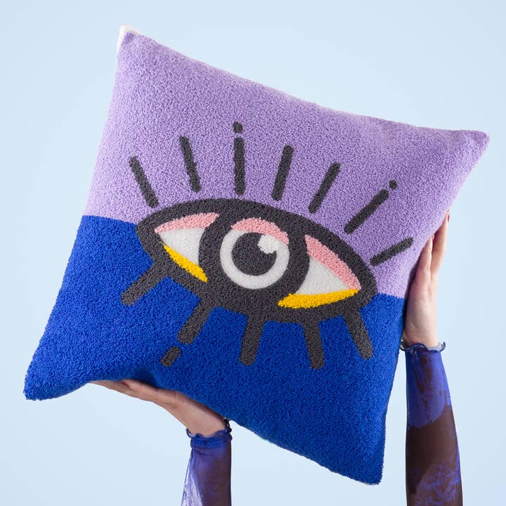 Cuscino All Eyes On You in Bouclé Lilla/Blu per la vendita all'ingrosso da parte di Riva Home