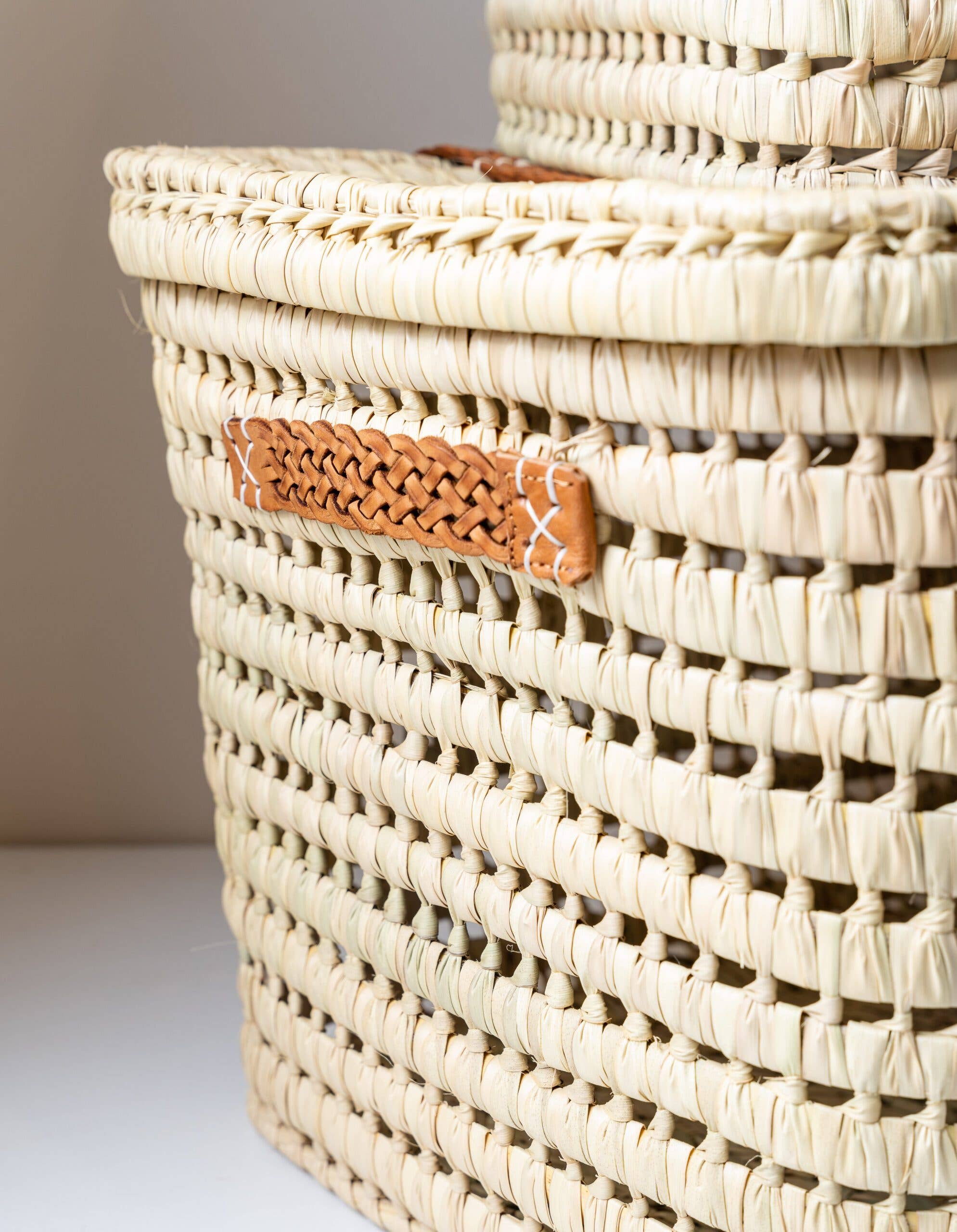 Gran Wholesale - Wholesale Storage Bin - Artisan Woven Wicker Storage Basket, Leather Handles.5