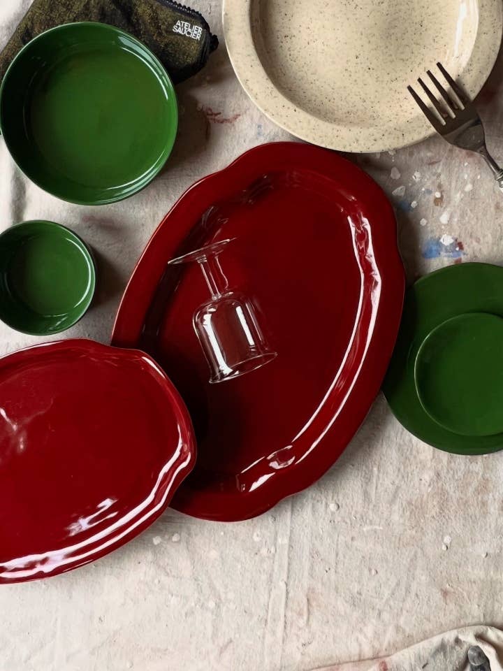 Karmozijnrood Bord voor wholesale door Beau Rush Ceramics