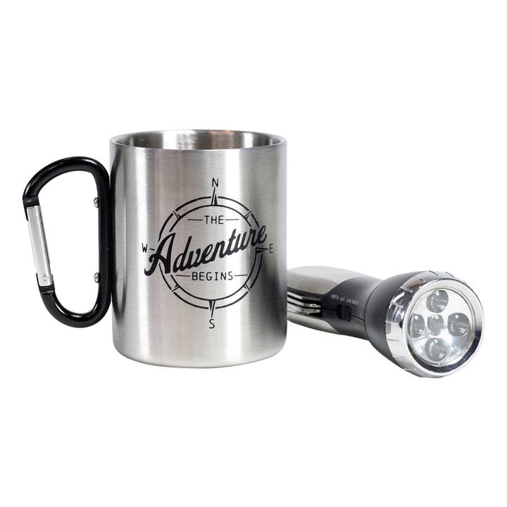 Coffret cadeau The Adventure Begins : coffret cadeau lampe de poche et tasse pour la vente par Mad Man