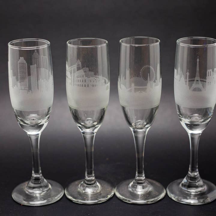 Vraag om een Skyline Champagne Flute voor wholesale door Urban & Etched
