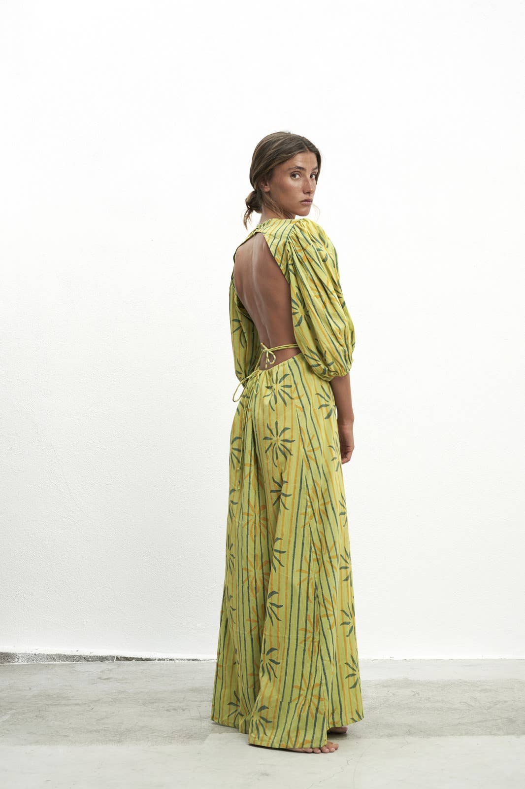 PAR&ESCALA - Vendita all'ingrosso Vestito - Donna - Abito lungo verde Bruna con schiena scoperta e maniche a sbuffo0