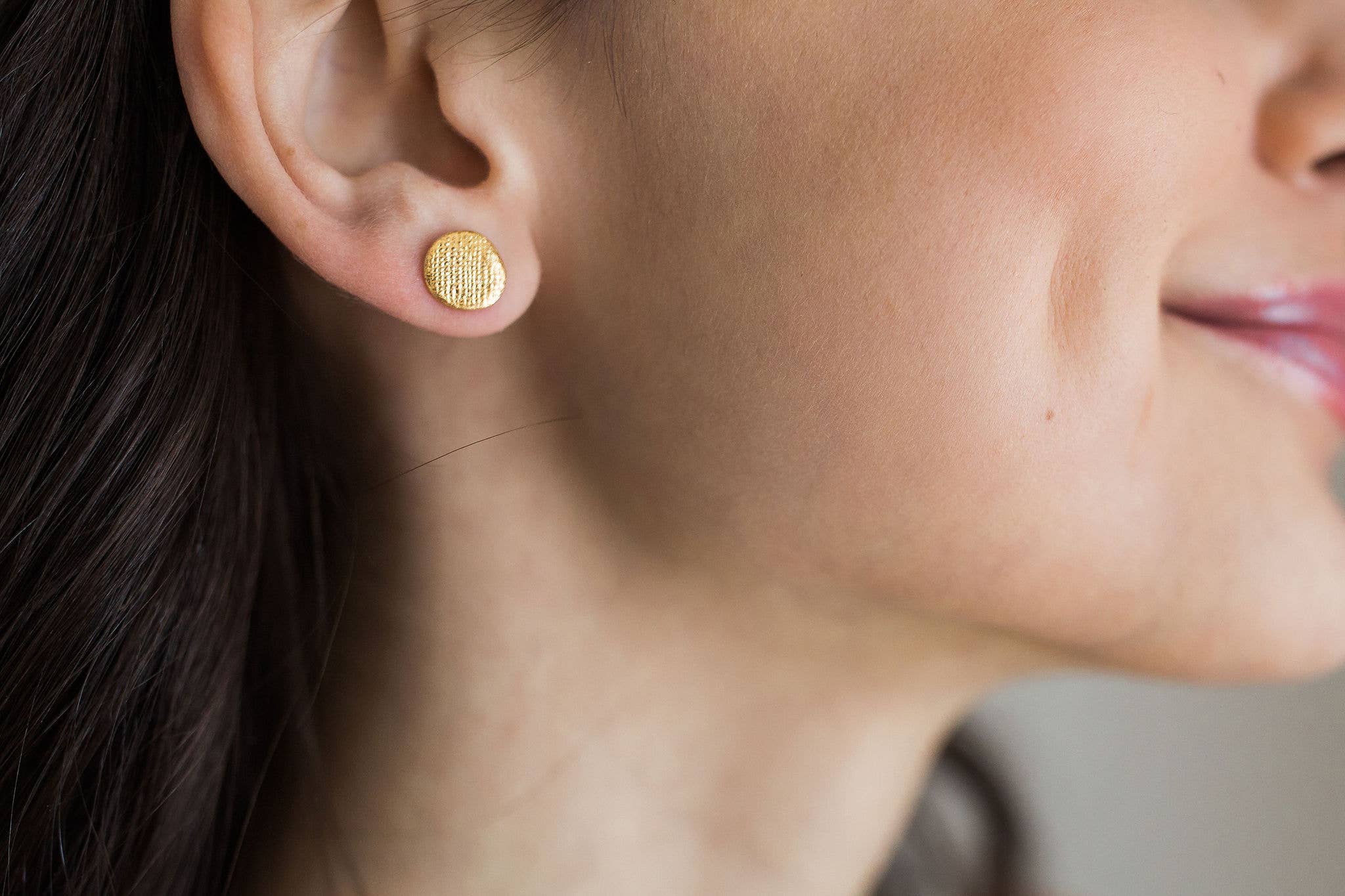 Jenna Vanden Brink Ceramics - Venta al por mayor Pendientes de botón/aretes de poste - Mini Sun Shuds4