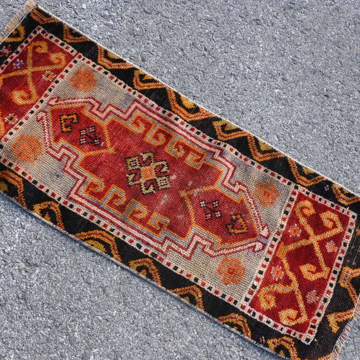 Vintage Rugs Loom - Wholesale Bath Mat - Handmade Red Kilim Patchwork Rug, 1.3x3.1 Ft Area Rug3