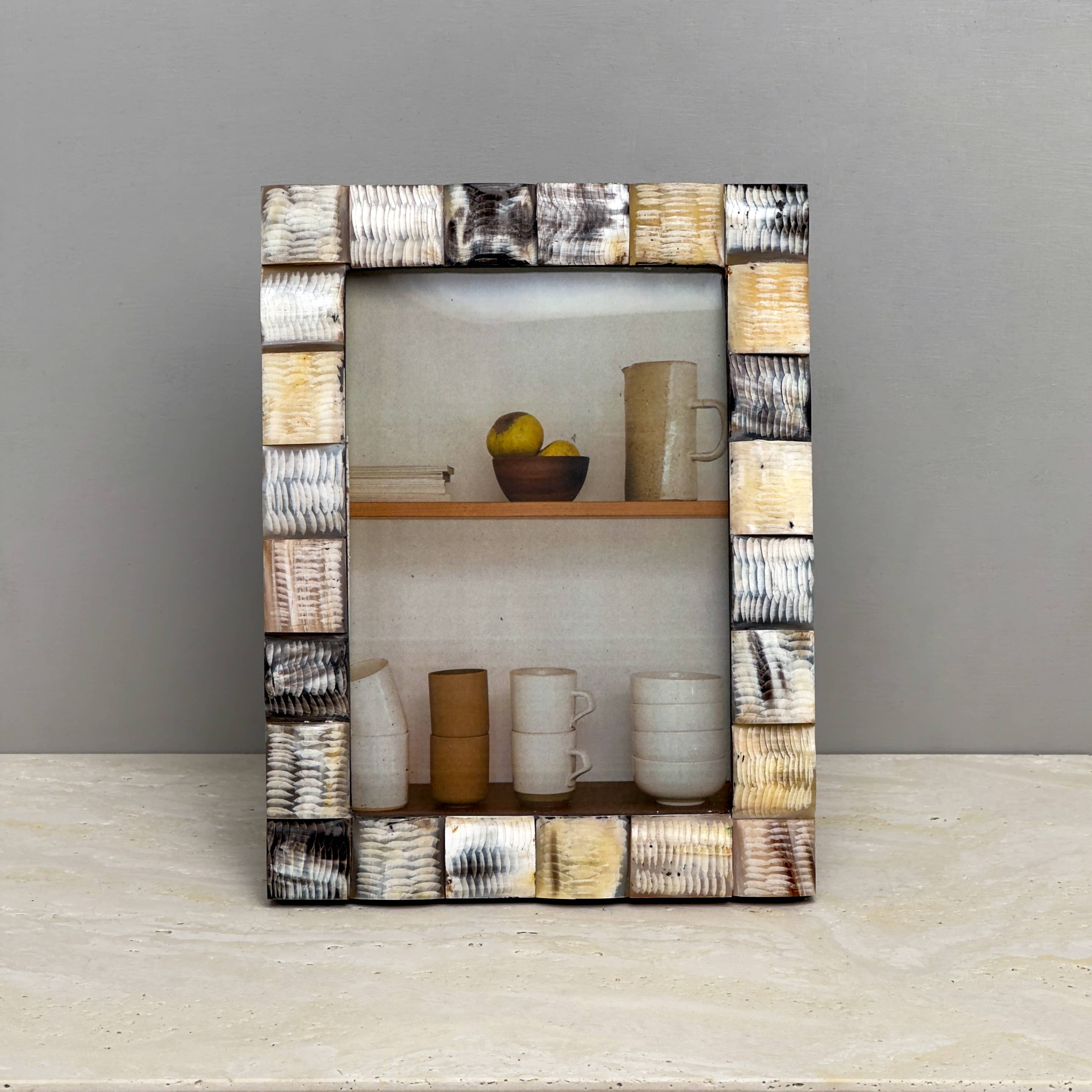 India Handicrafts Inc - Wholesale Picture Frame - White Fish Horn Blocks Photo Frame 4x6
1