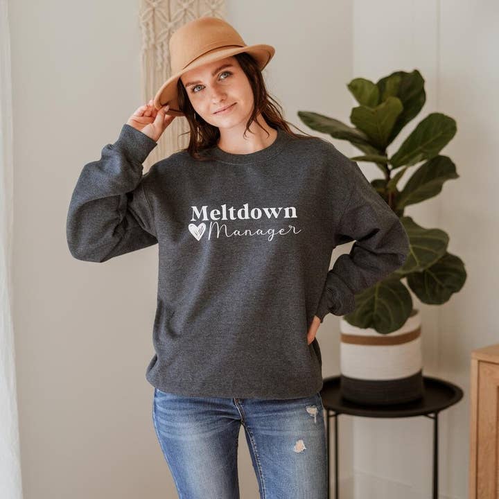 Meltdown Manager Mama Sweatshirt, Mom Life Shirt für den Großhandel von Solana Grace