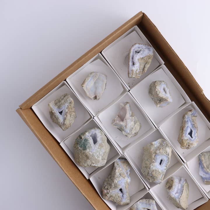 Ensemble de 12 formes libres en agate dentelle bleue pour la vente par Mi Esperanza Minerals