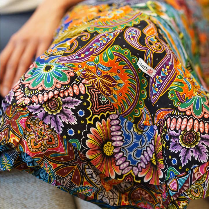 Kasih Co-op – wholesale Prydnadsfilt – Handgjord vändbar quiltfilt, lapptäcke, återvunnen, storlek 140 x 220 cm6