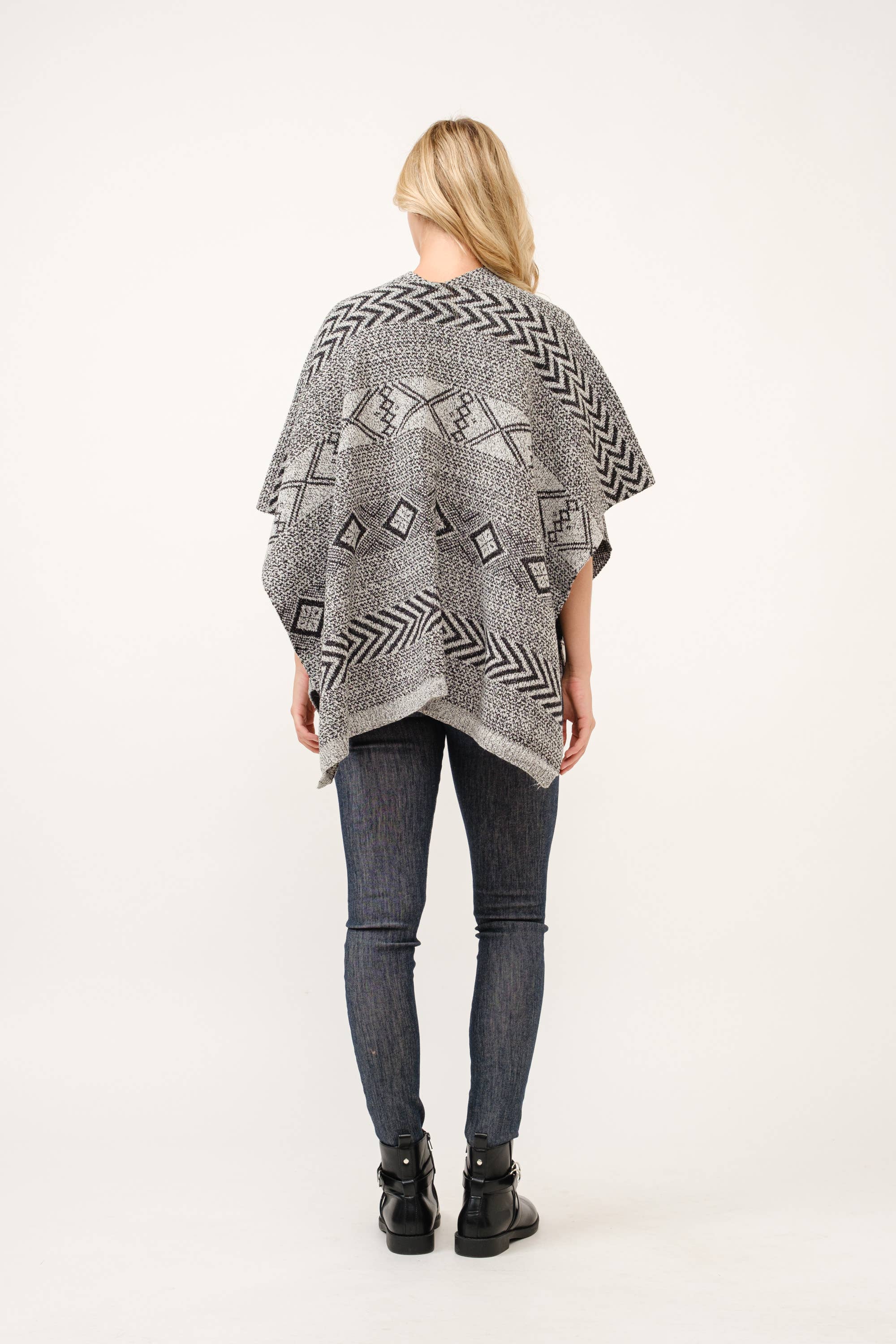 Raj Trading & Imports (USA) Inc. - Wholesale Poncho - Dames - Lori ruana met Azteekse print en wikkelstijl5