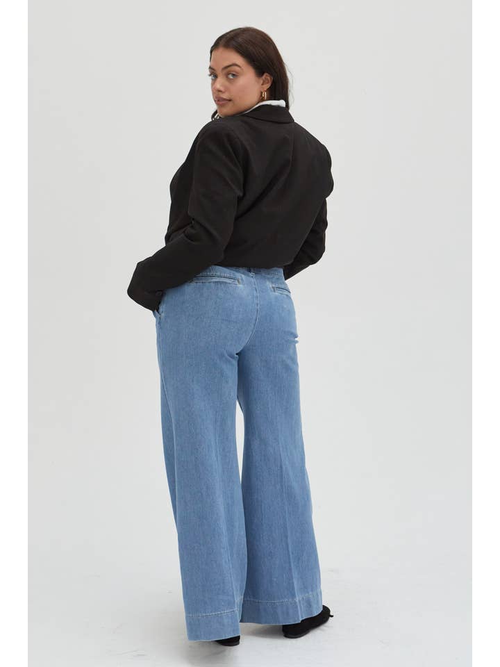 Danbury Low Rise Pleated Trouser Jean, Medium Classic for wholesale on Faire