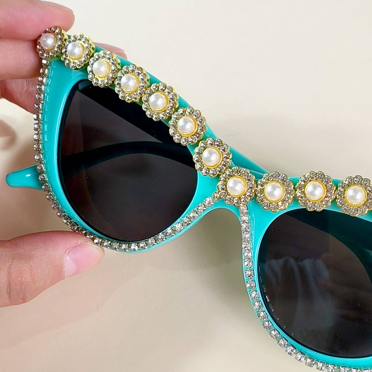 ACCITY - Wholesale Sunglasses - Women's - HANDMADE RHINESTONE PEARL RETRO CAT-EYE SUNGLASSES_CWASG026819