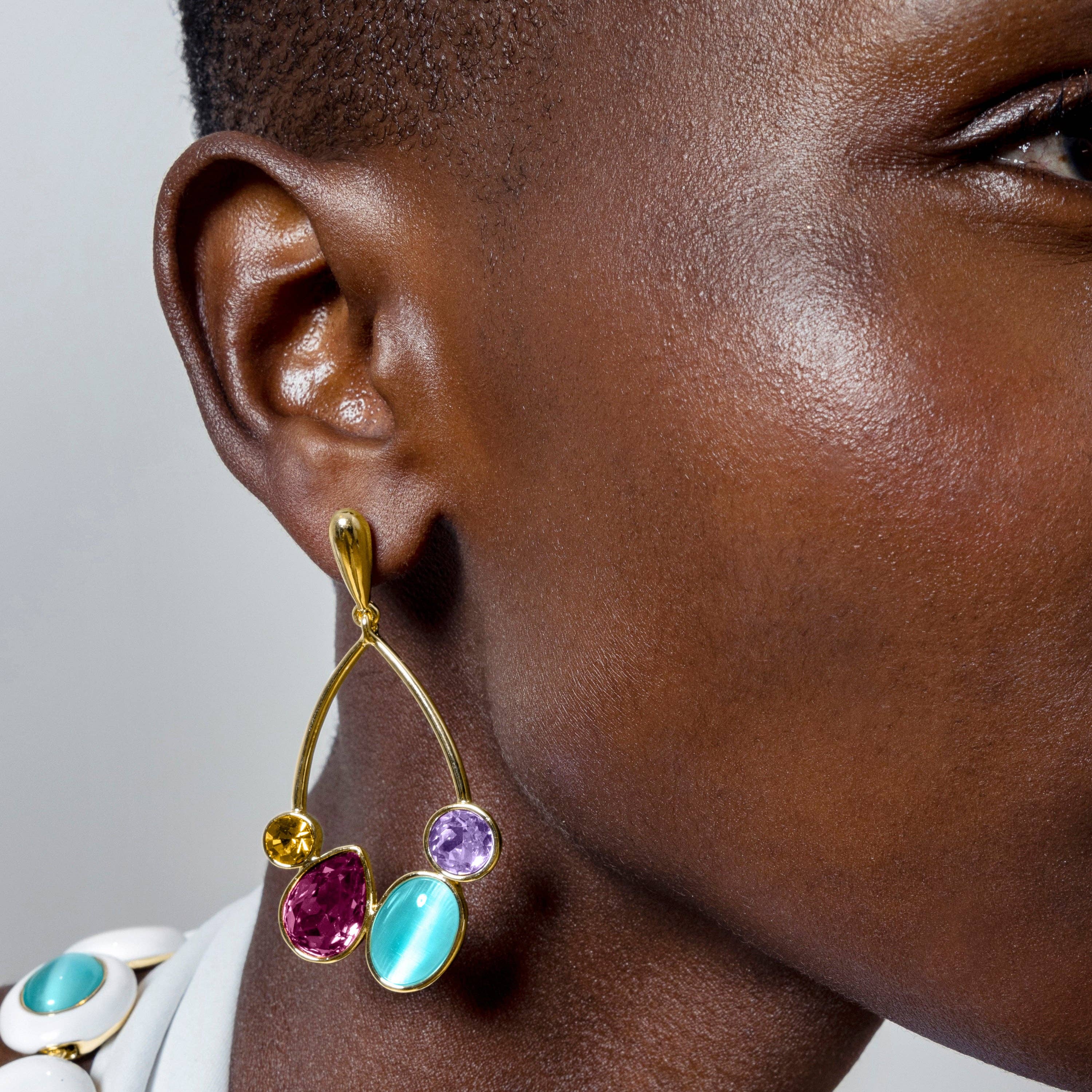 Luxenter – Engroshandel Hængeøreringe og creoløreringe – 18k guldforgyldte øreringe med flerfarvet zirkonia - Mortha3