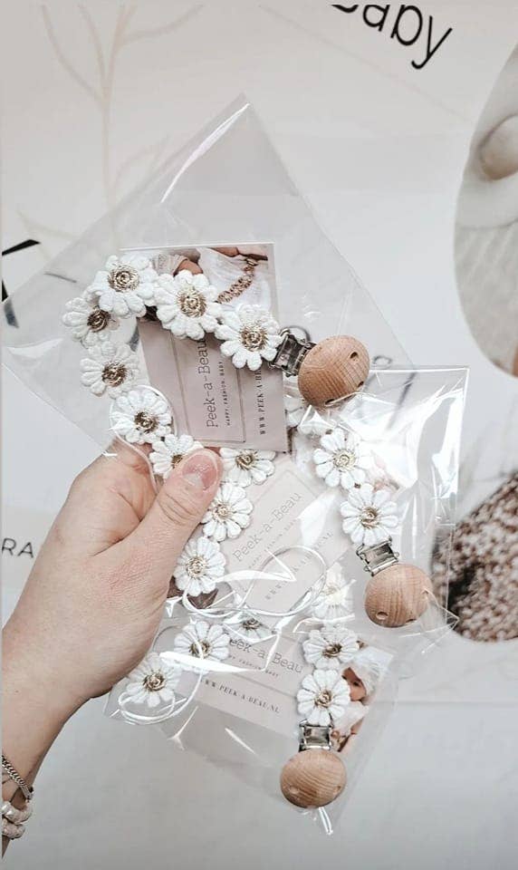 Studio Frommie - Wholesale Pacifier Clip - Baby - Gold daisy clip1