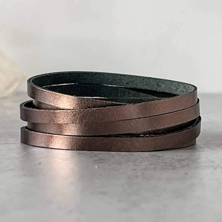 Sloane Sliced Wrap Bracelet en métal pour la vente par Presh