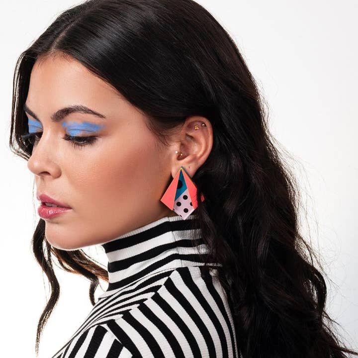 Brincos geométricos com padrão e acrílico coral #NI006 por atacado de Goiaba Design