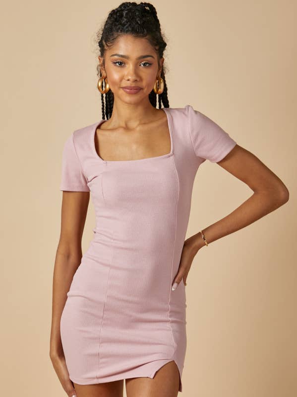 RD44183 - ROBE CÔTELÉE PRINCESSE À ENCOLURE CARRÉE ET FENTE pour la vente par Heart & Hips